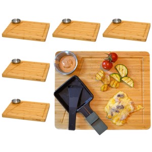 Raclette Teller Set aus Bambus mit Dipschalen für 6 Personen. Sechs rechteckige Holzbretter, eines mit Raclette-Pfännchen und Essen.