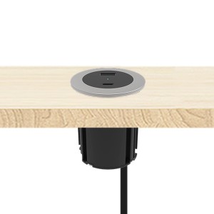Kalb USB Einbausteckdose mit USB-C und USB-A (45W) in silbergrauer Blende, montiert in Tischplatte.