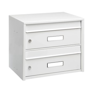 Weißer Burg Wächter Briefkasten für 2 Parteien mit Namensschild.