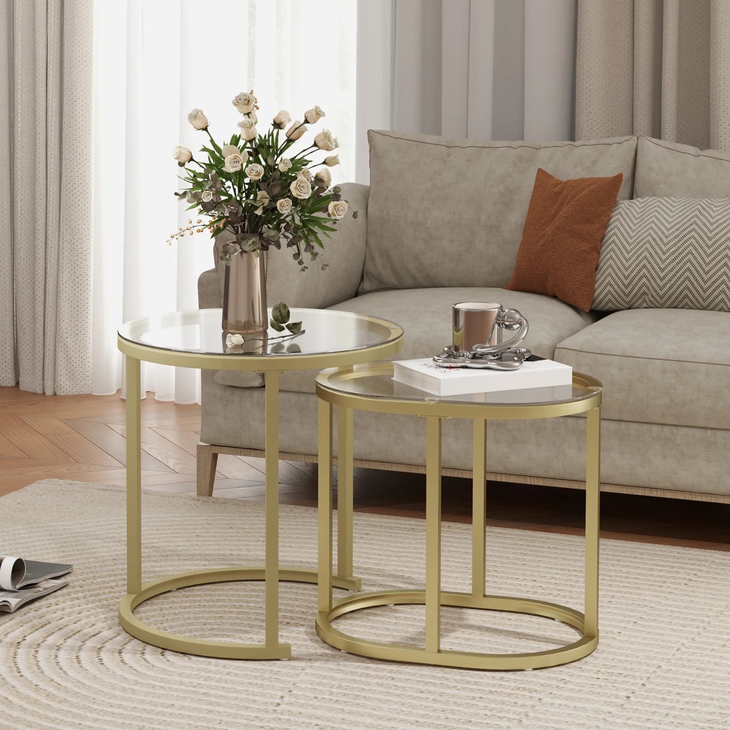 HOMCOM Couchtisch-Set aus Stahl und Glas in Gold, bestehend aus zwei Tischen.