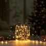 OBI LED Lichterkette 400 Warmweiß LEDs in Glasvase, auf Holz mit Tannenzapfen. Ideal für Terrasse, Garten & Balkon.