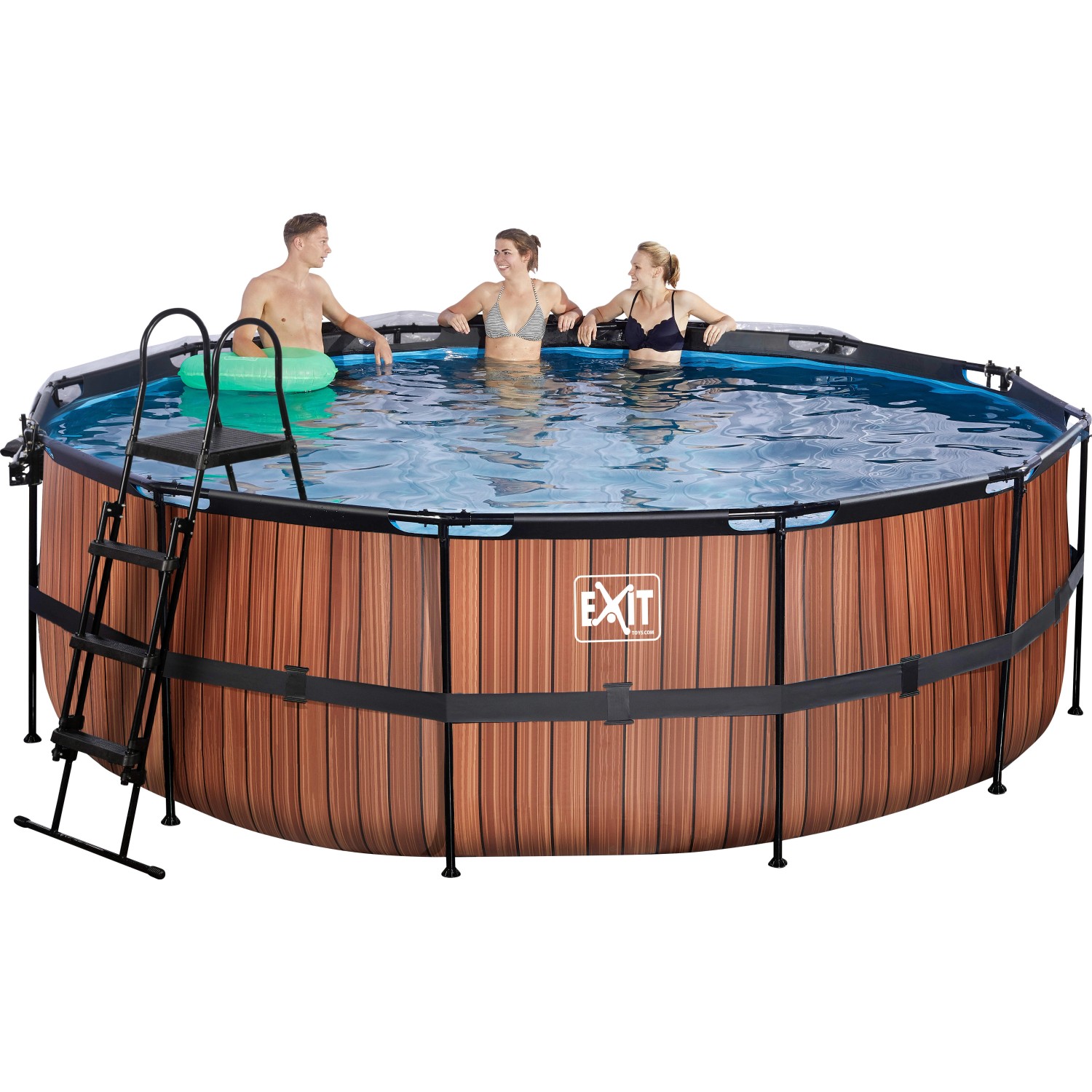 EXIT Wood Pool, ø 427 cm, mit Sandfilterpumpe, Abdeckung und Poolleiter. Personen im Pool.