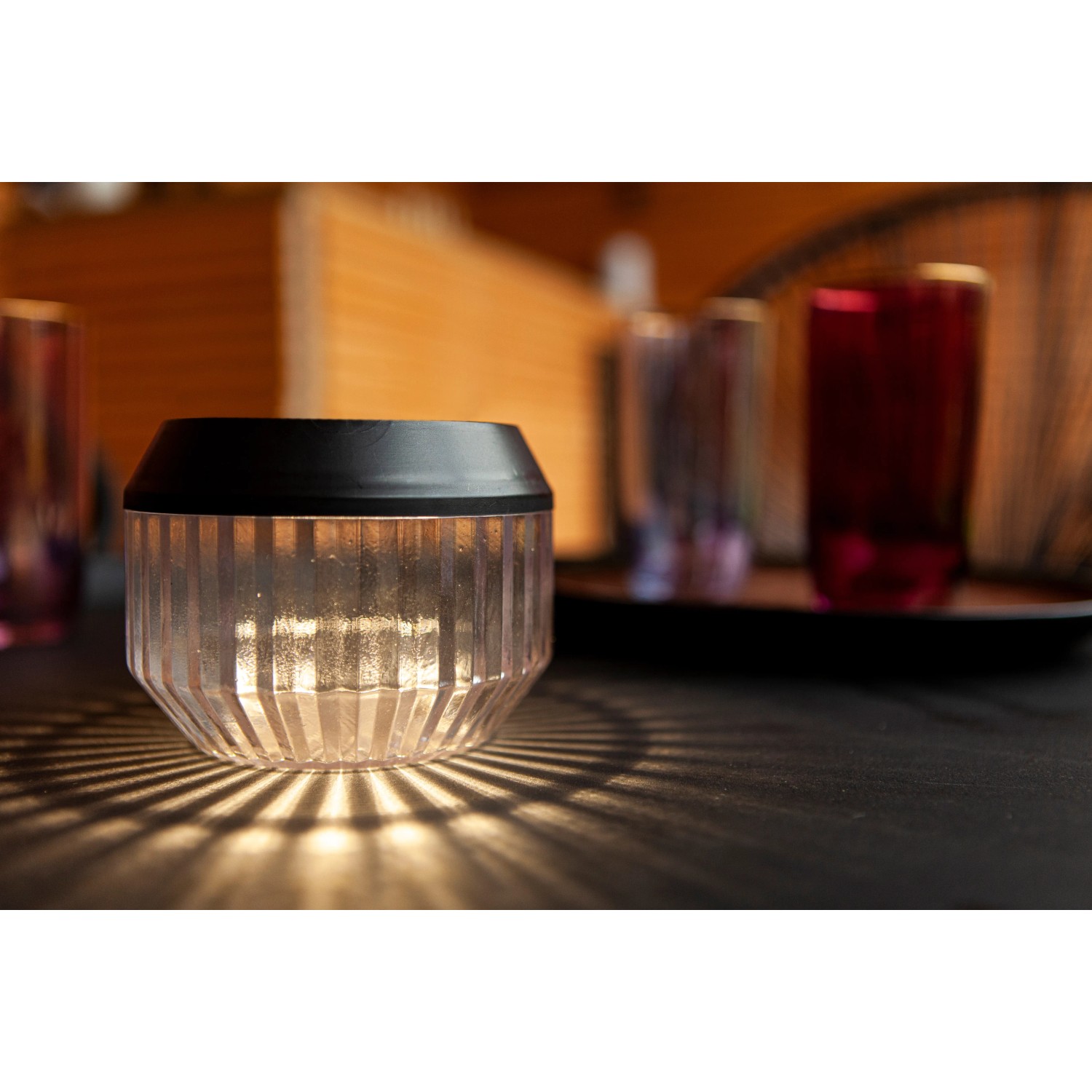 Lutec Diva Solar-Tischleuchte, 2er-Set, schwarz, geriffelter Diffusor für gemütliches Licht.