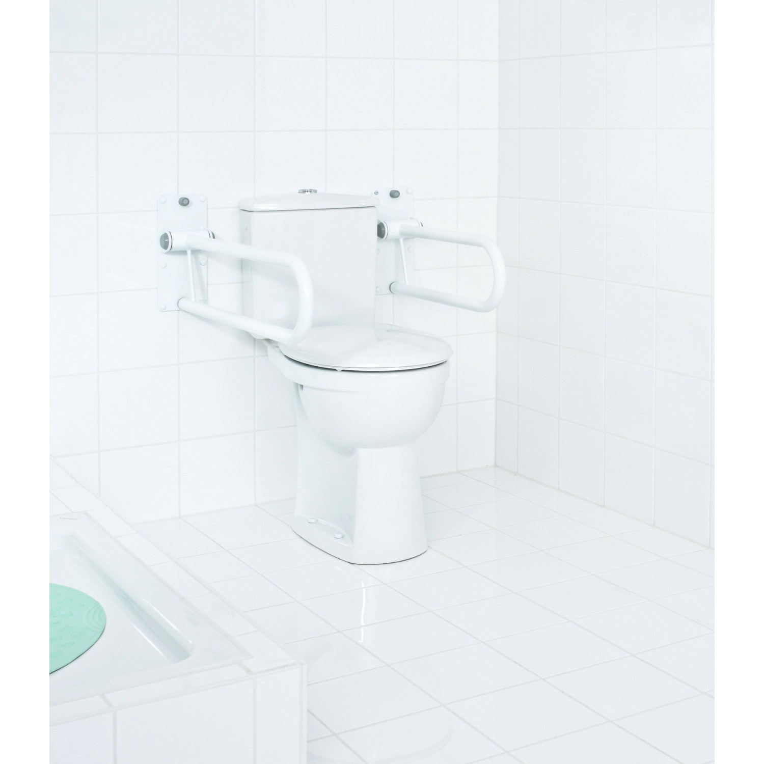 Weißer Ridder WC-Aufstehbügel, klappbar und lang, montiert neben einer Toilette im Badezimmer.