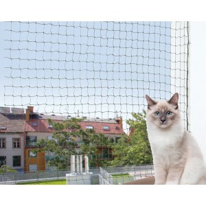 Katze hinter olivgrünem, drahtverstärktem Trixie Schutznetz für Balkon.