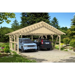 Skan Holz Carport Schwarzwald mit Rückwand, Naturholz, zwei geparkte Autos.