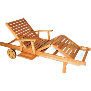 Rollbare Sonnenliege aus Eukalyptusholz mit verstellbarem Rücken- und Fußteil.