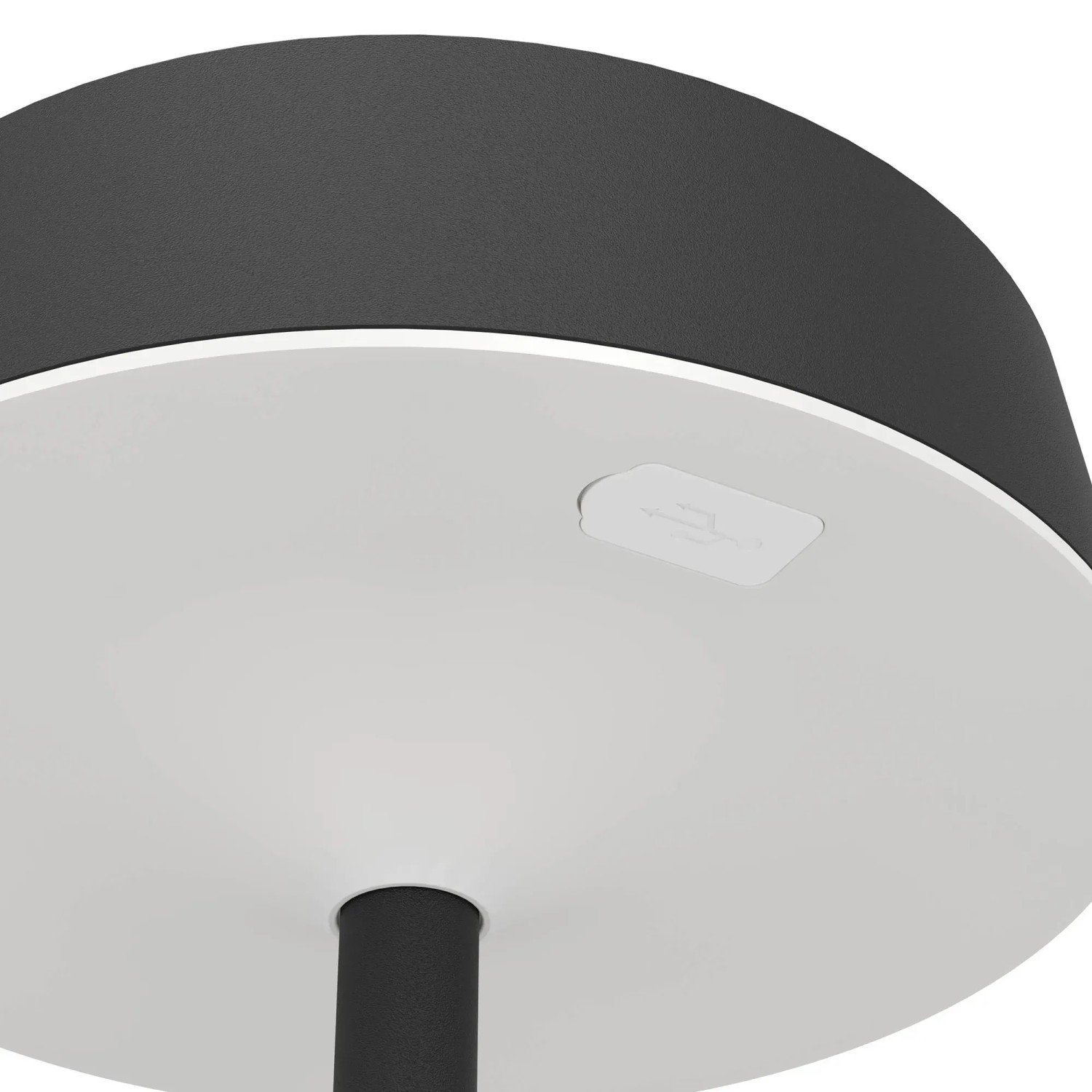 Detailaufnahme der EGLO SIMERI Solar Tischleuchte in Schwarz mit USB-C Anschluss.
