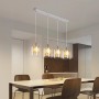Moderne 4-flammige Pendelleuchte mit Kristall-Glas-Schirmen über Esstisch. Höhenverstellbare Hängeleuchte für Wohnzimmer.