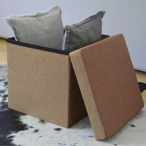 Hellbrauner DuneDesign Sitzwürfel mit Stauraum, faltbar, 38x38x38 cm, mit Kissen.