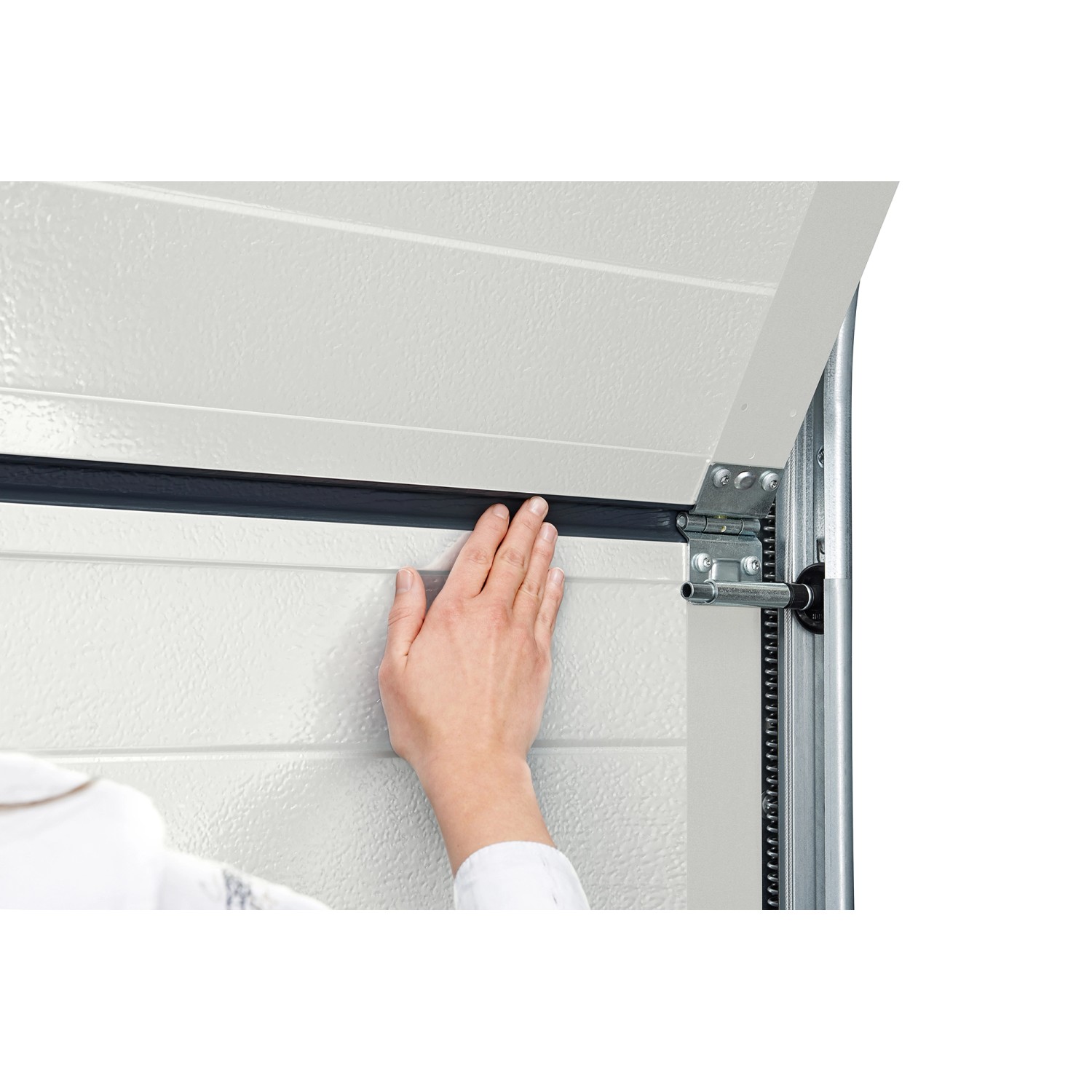 Detailaufnahme: IsoMatic Garagentor, Dichtung und Mechanik im Fokus.