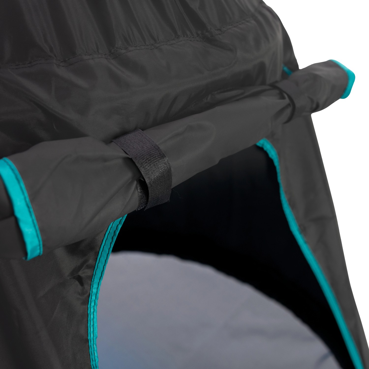 Detailaufnahme der TP Toys Sitzschaukel/Hängesessel UFO in Schwarz-Blau mit türkisfarbenen Akzenten.