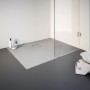 Rechteckige, graue Schulte Duschwanne ExpressPlus 100x75 cm in Steinoptik, bodeneben eingebaut.