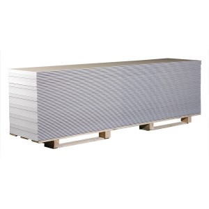 Stapel Gipskartonplatten 9,5 mm x 600 mm x 2.000 mm auf Palette für Innenausbau.