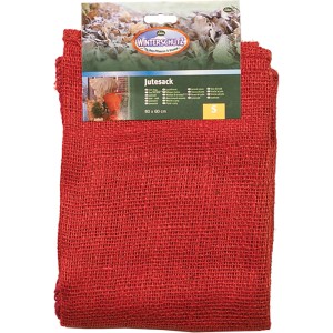 Roter Jutesack 80x60 cm als Winterschutz für Pflanzen im Garten.