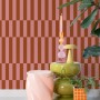 ESTAhome Vliestapete mit rosa und roten Streifen. Moderne, dekorative Tapete für stilvolle Wandgestaltung.