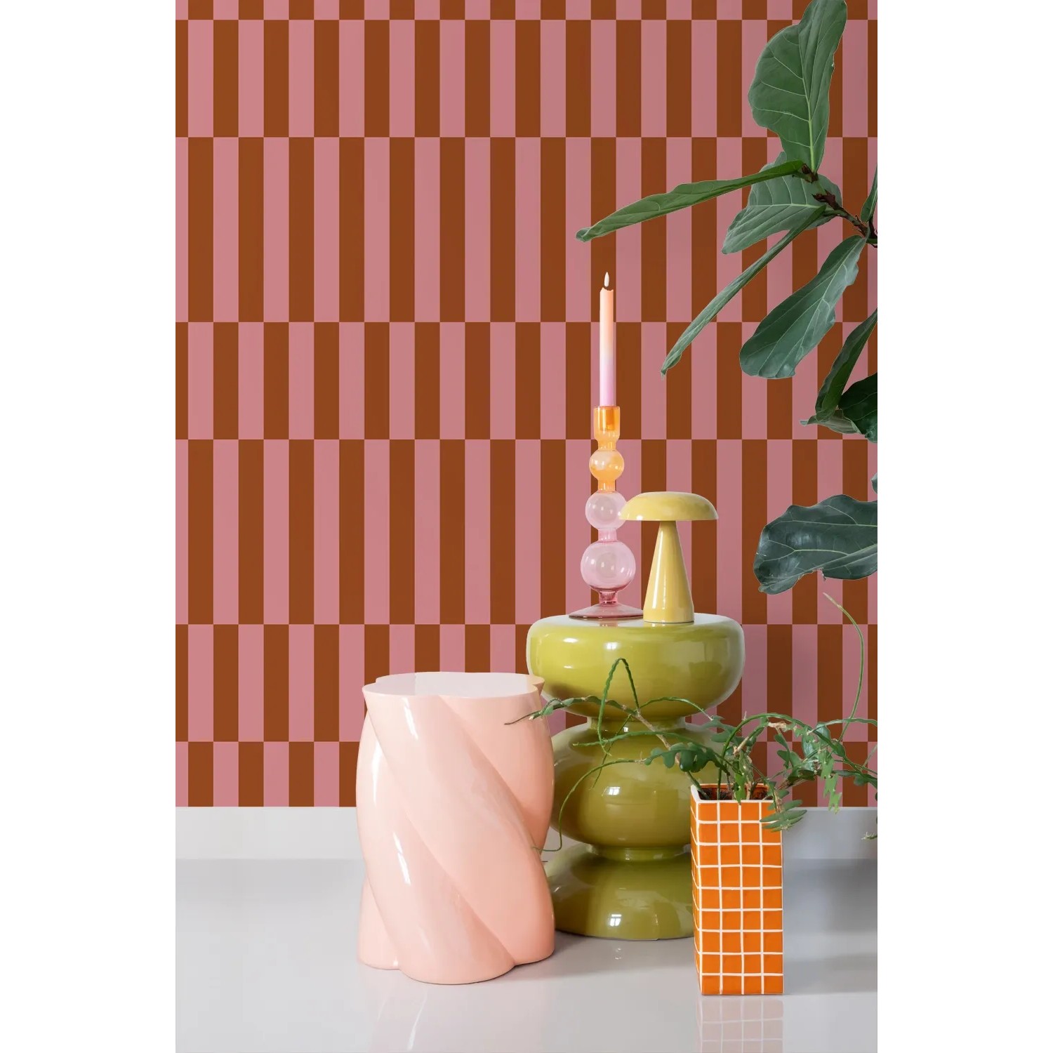ESTAhome Vliestapete mit rosa und roten Streifen. Moderne, dekorative Tapete für stilvolle Wandgestaltung.