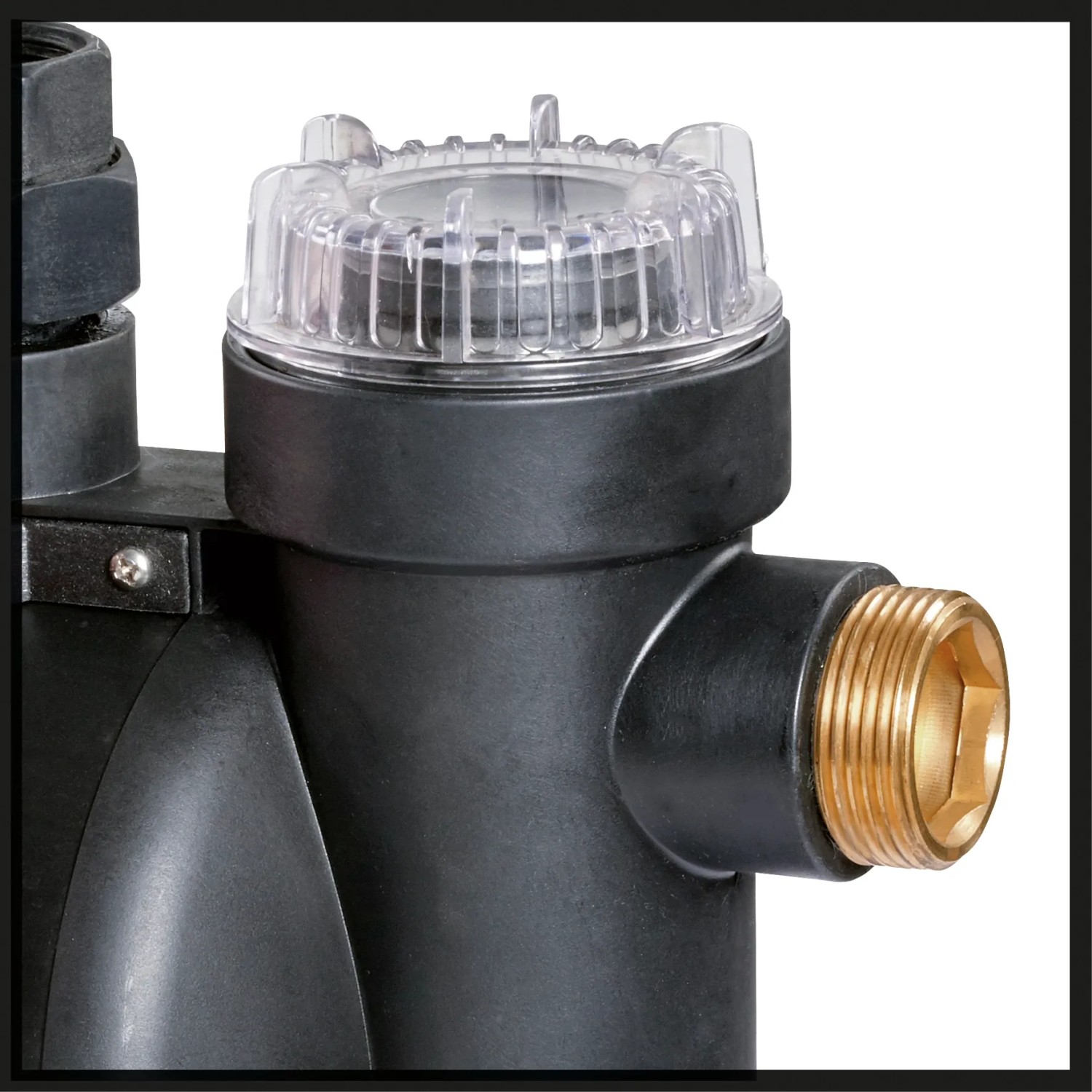 Detailaufnahme: Einhell GC-AW 6333 Hauswasserautomat mit Vorfilter und Anschluss.