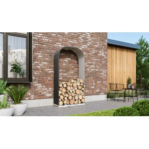 Hohes, graues Vitavia Kaminholzregal Ardor 401 mit Holzfüllung vor einer Hauswand.