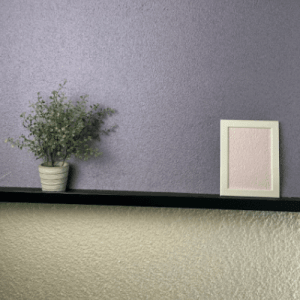 Floxxan Baumwollputz Colorado 142, altrosa Flüssigtapete mit Pflanze und Bilderrahmen.