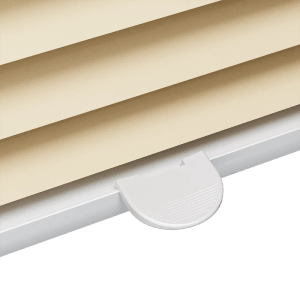 Sekey Plissee Faltrollo in Creme, Detailansicht der Klemmhalterung.
