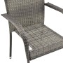 Grauer Gartenstuhl aus Polyrattan, stapelbar, Detailansicht.
