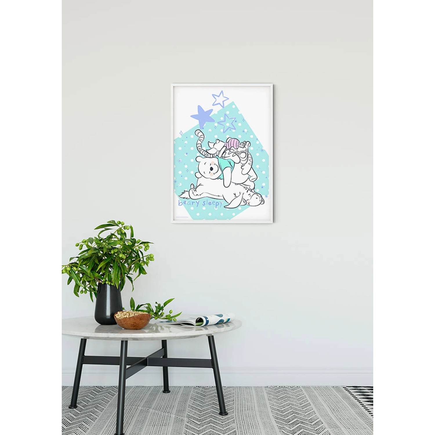 Komar Wandbild Winnie Pooh Sleepy, 30x40 cm, mit Winnie Puuh und seinen Freunden beim Schlafen.