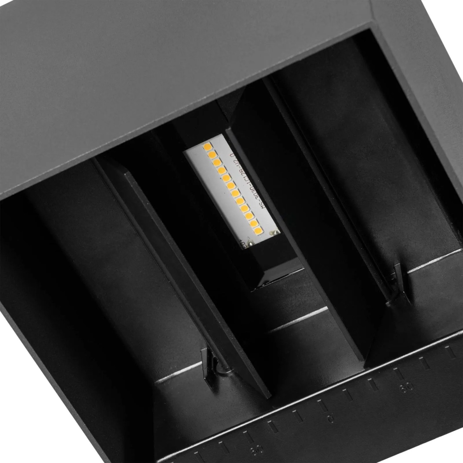 Schwarze PRIOS LED Außenwandleuchte Lius mit Bewegungsmelder aus Aluminium.