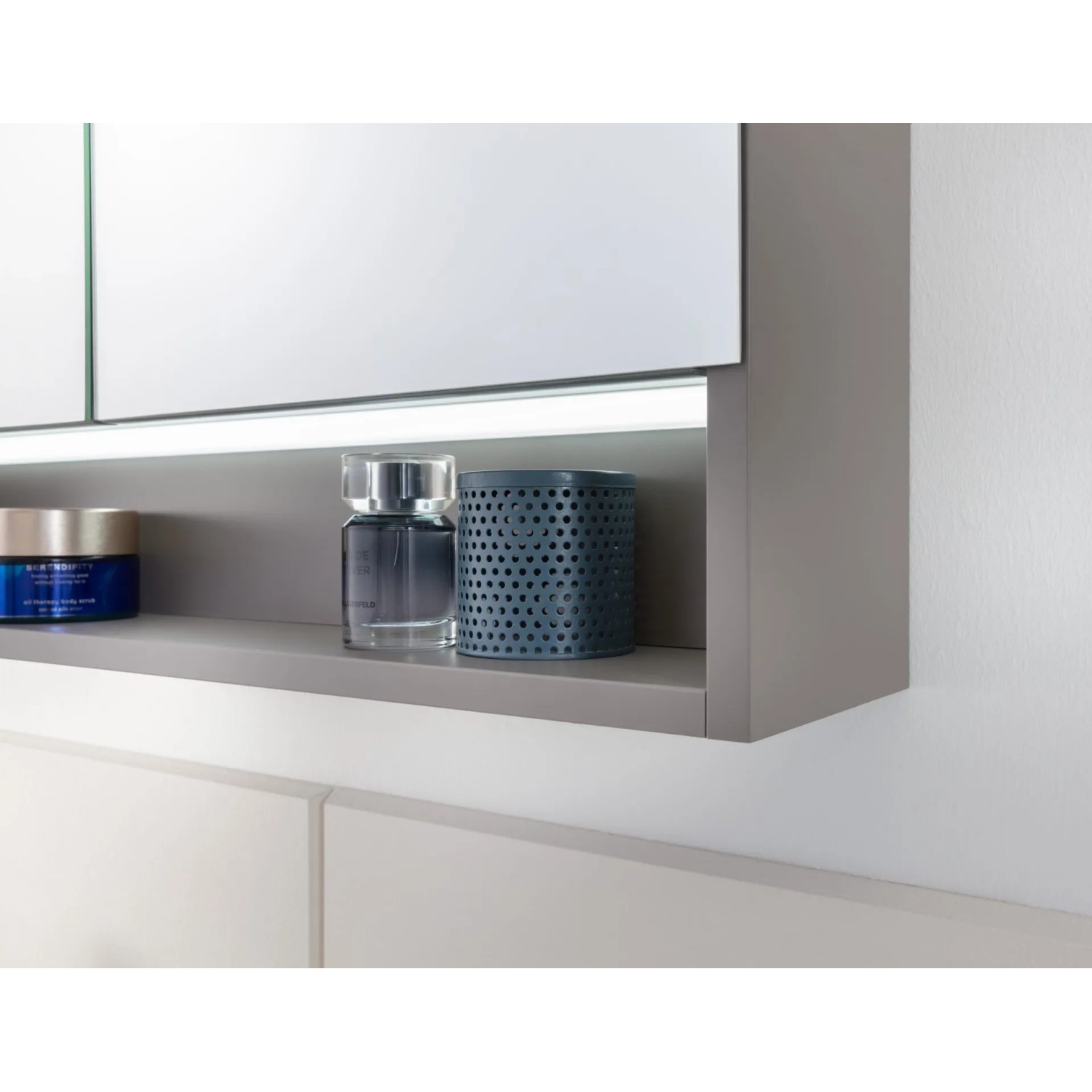 Fackelmann LED-Spiegelschrank B.Paris, 70 cm, Cubanit Grau, mit LED-Beleuchtung.