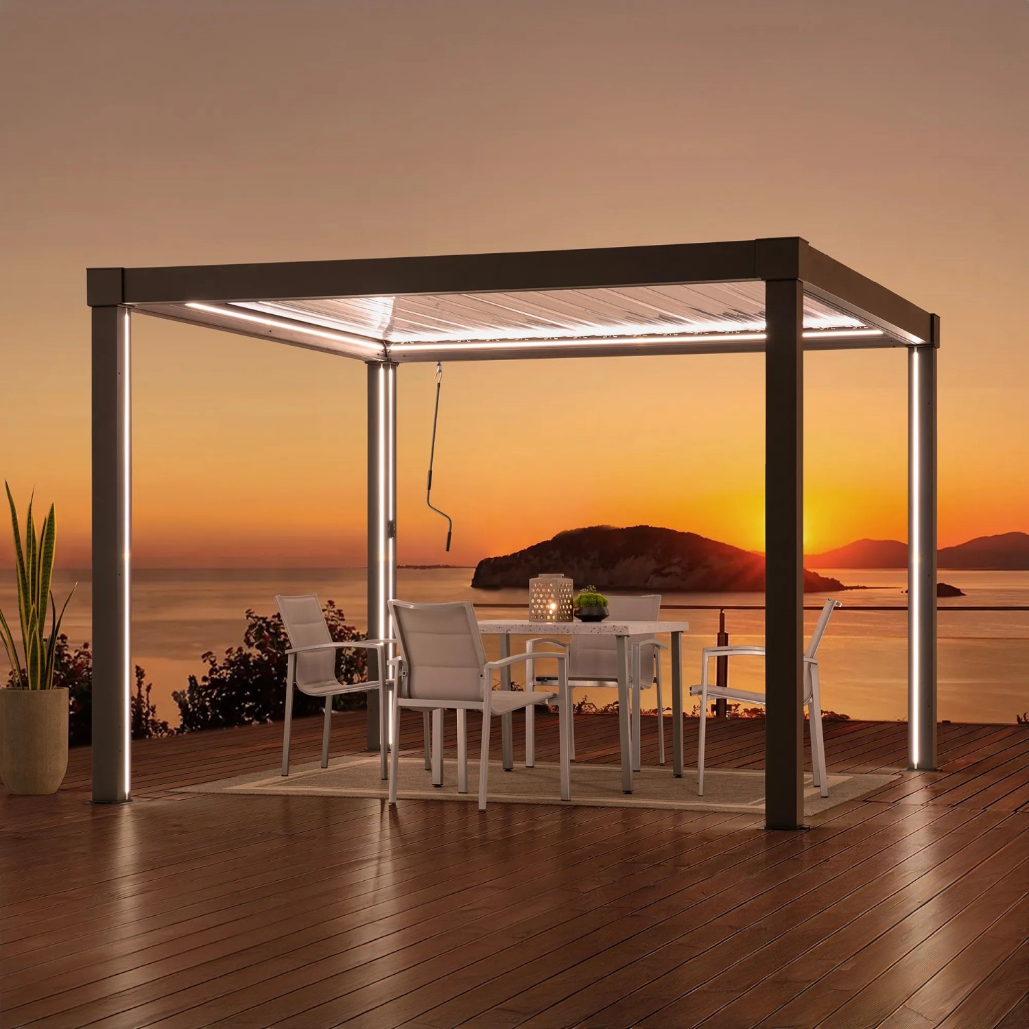Anthrazitfarbene Sunjoy Multi-Pergola Matterhorn mit LED-Beleuchtung und Terrassenmöbeln bei Sonnenuntergang.