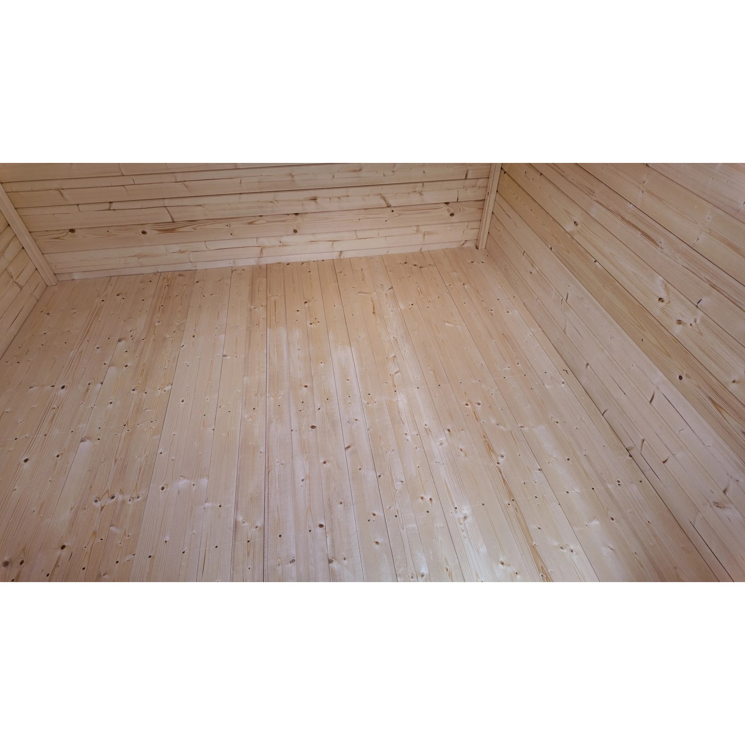 Innenansicht Weka Designhaus, Holzfußboden und Holzwände