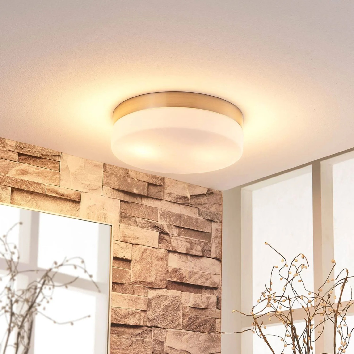 Moderne, spritzwassergeschützte Lindby Deckenlampe Amilia, 2-flammig, aus Metall für das Badezimmer.