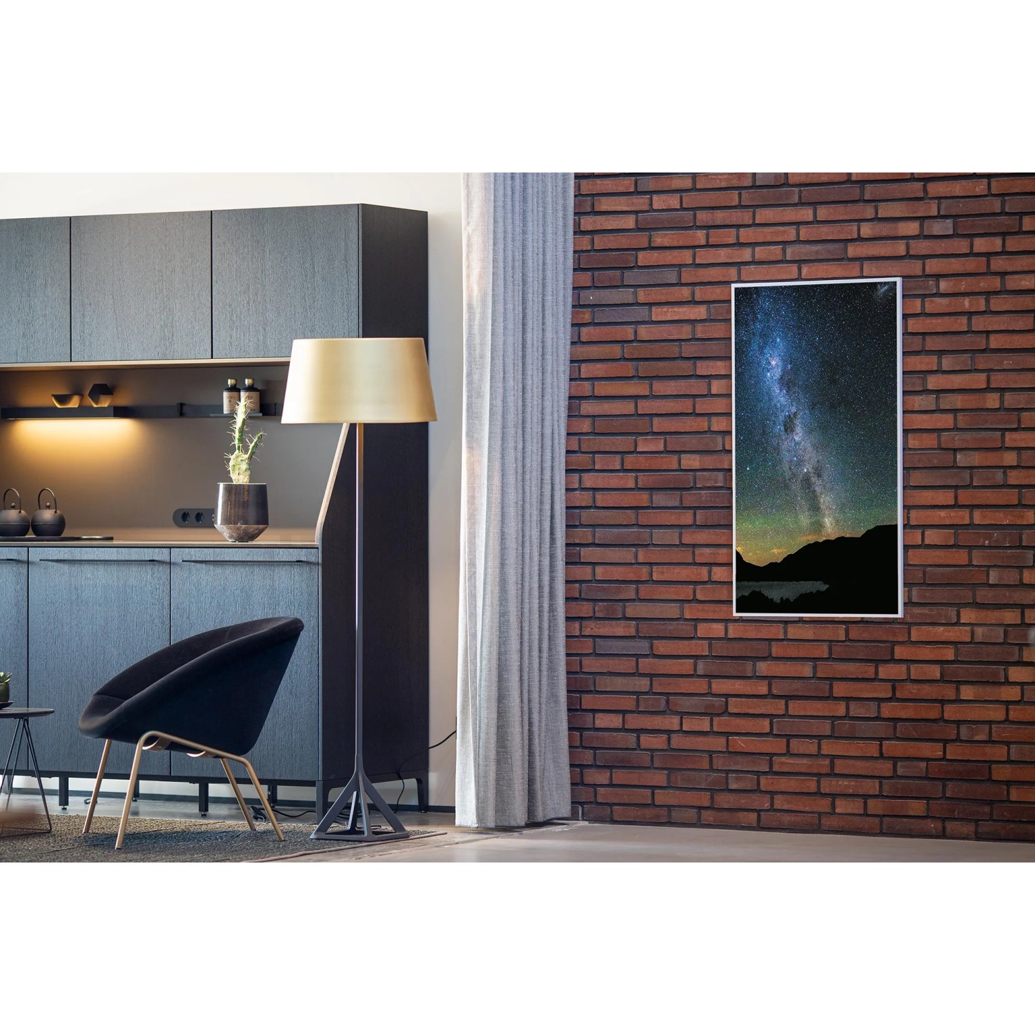 Könighaus Infrarotheizung Panorama Sternenhimmel, 60x120cm, an Backsteinwand.