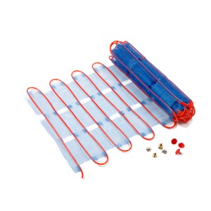 Perobe Warmwasser Fußbodentemperierung 7,5 m² Heizmatte, blaues Netz mit roter Heizleitung und Zubehör.