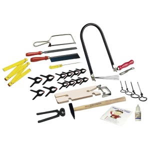 Pebaro Laubsäge-Set, 35-teilig, mit Laubsäge, Hammer, Zangen, Schraubendreher, Feilen, Spannzwingen und weiterem Werkzeug.