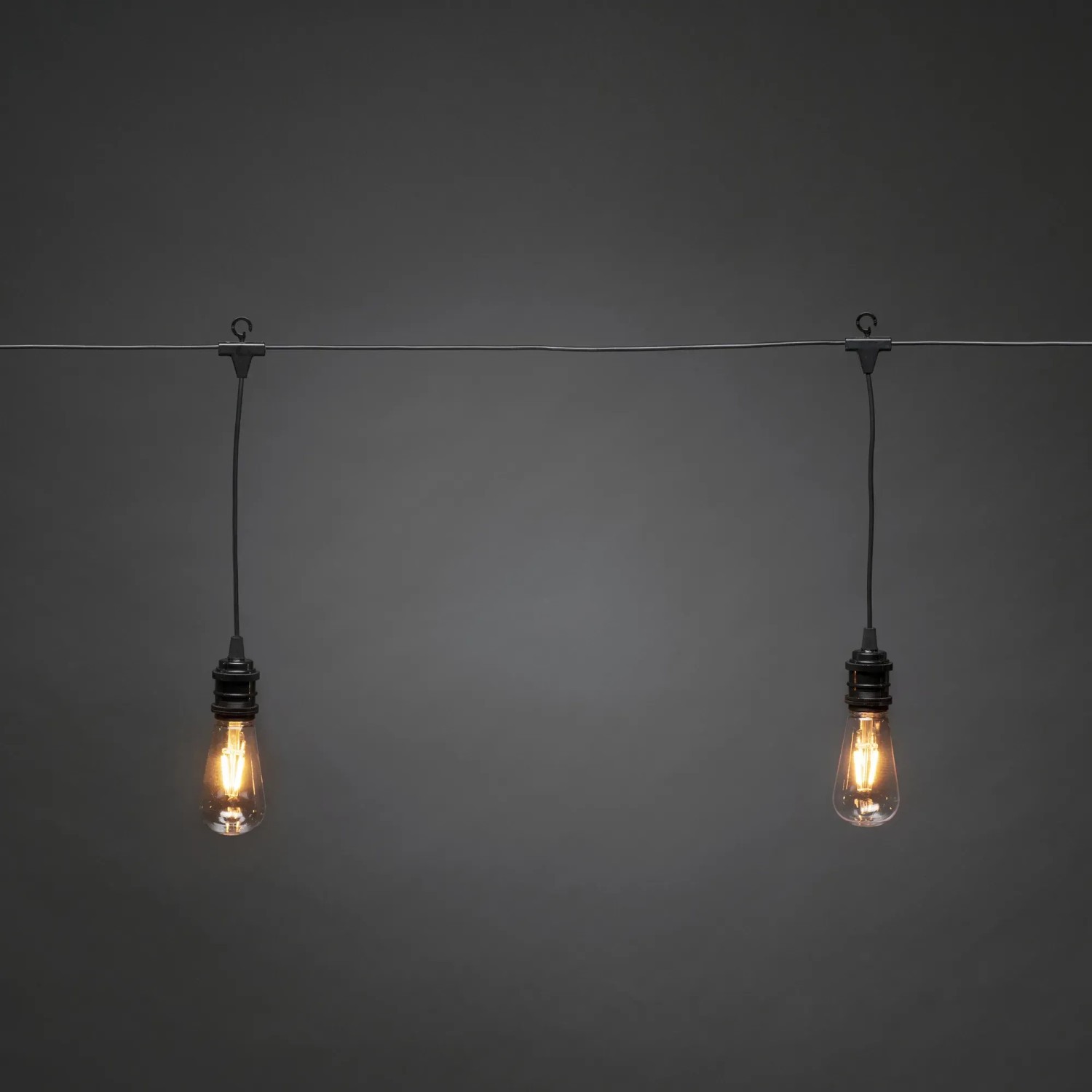 Konstsmide LED-Lichterkette Outdoor Retro mit 10 bernsteinfarbenen LEDs.