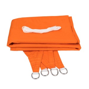 Orangefarbenes, dreieckiges Sonnensegel mit Befestigungsmaterial für Garten, Terrasse und Balkon.
