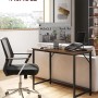 Vasagle Computertisch (Braun-Schwarz, 100x50 cm) mit Bürostuhl und Laptop in Arbeitszimmer.