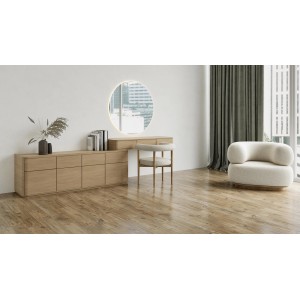 Verlegter Click-Vinylboden Achenbach Kastanie im Wohnraum.