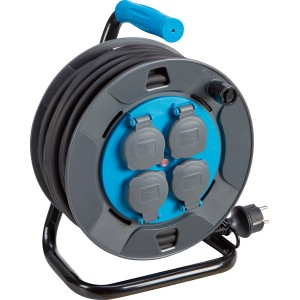 Schwarze Kabeltrommel mit 4-fach Steckdose und 20 m Kabel, IP44 spritzwassergeschützt.