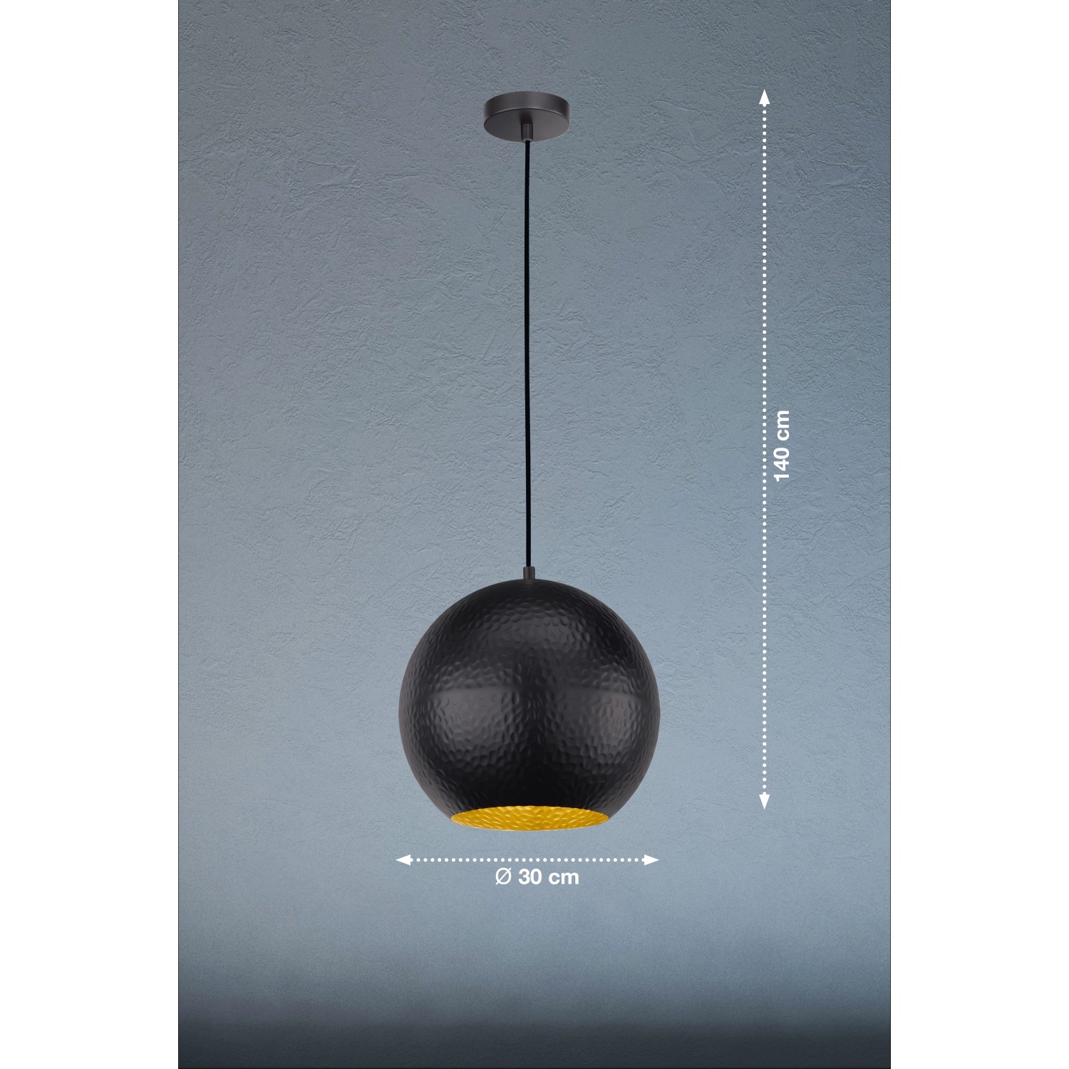 Schwarze Fischer & Honsel Pendelleuchte Mylon mit goldfarbener Innenseite.