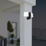 Schwarze LED-Wand-Außenleuchte Jaro II mit Bewegungsmelder an einer weißen Säule.