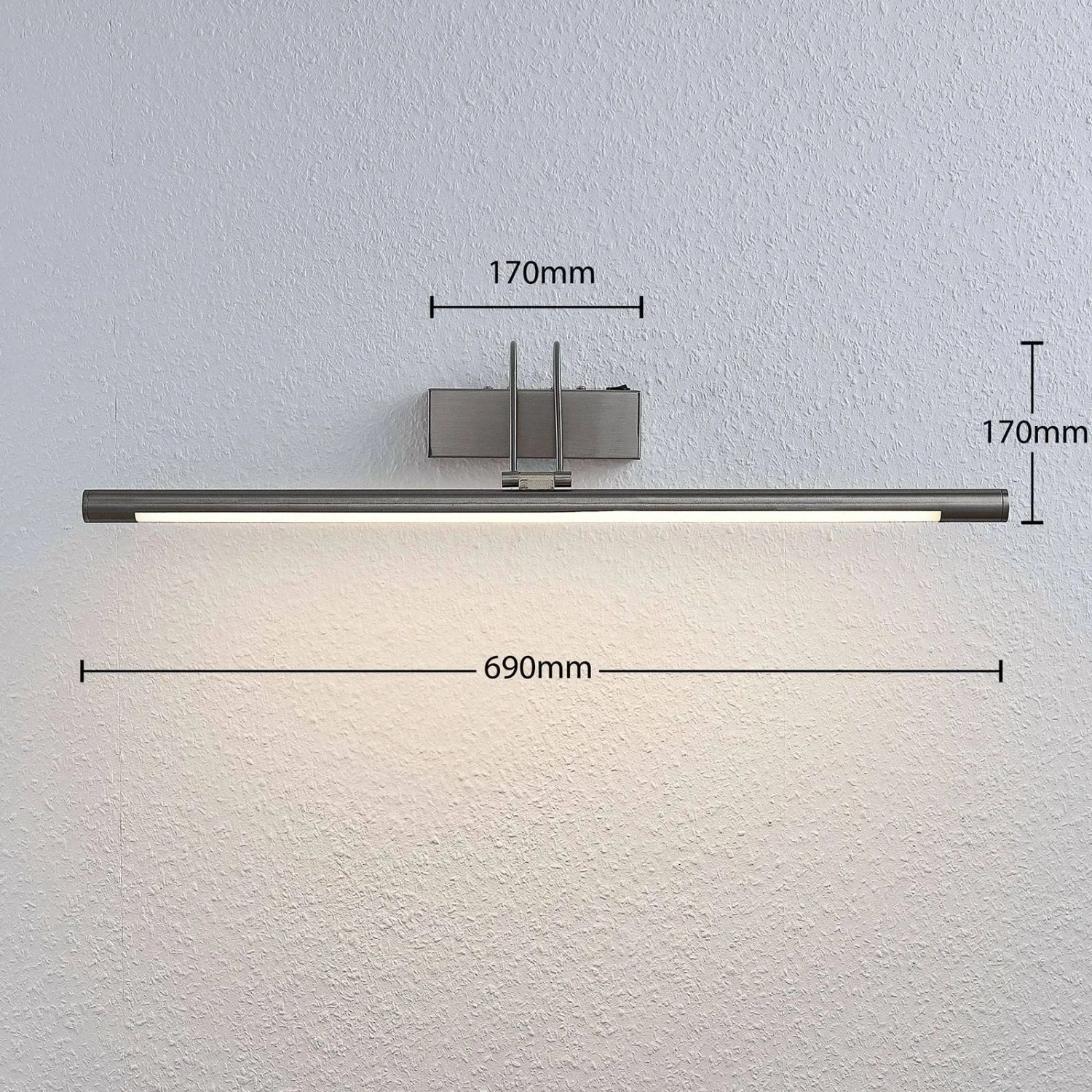 Moderne Lindby LED Wandleuchte Mailine aus Alu, ideal zur Bilderbeleuchtung im Wohnzimmer.