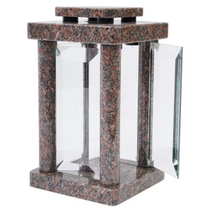 Viereckige Grablampe aus poliertem, rotem Granit mit Glasfenstern und Tür.