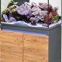 Eheim Incpiria Reef 330 Aquarium-Kombination mit Unterschrank in Graphit/Nature Optik, befüllt mit Korallen.