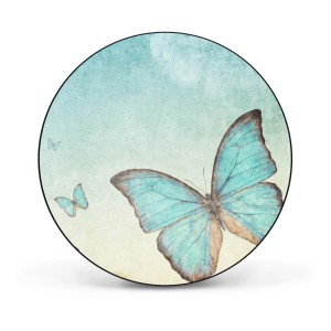 Runde, schwarze Magnettafel (47cm) mit blauem Schmetterlingsmotiv als Wanddekoration.