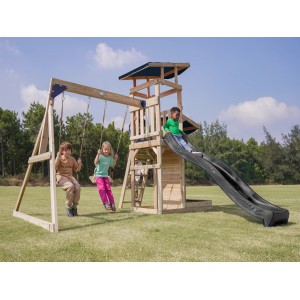 Axi Spielturm Malik mit Doppelschaukel, Rutsche und Kindern im Garten.