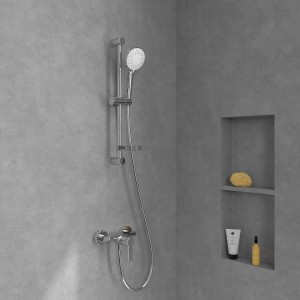 Villeroy & Boch Architectura Duscharmatur in Chrom mit Brausegarnitur an grauer Wand.