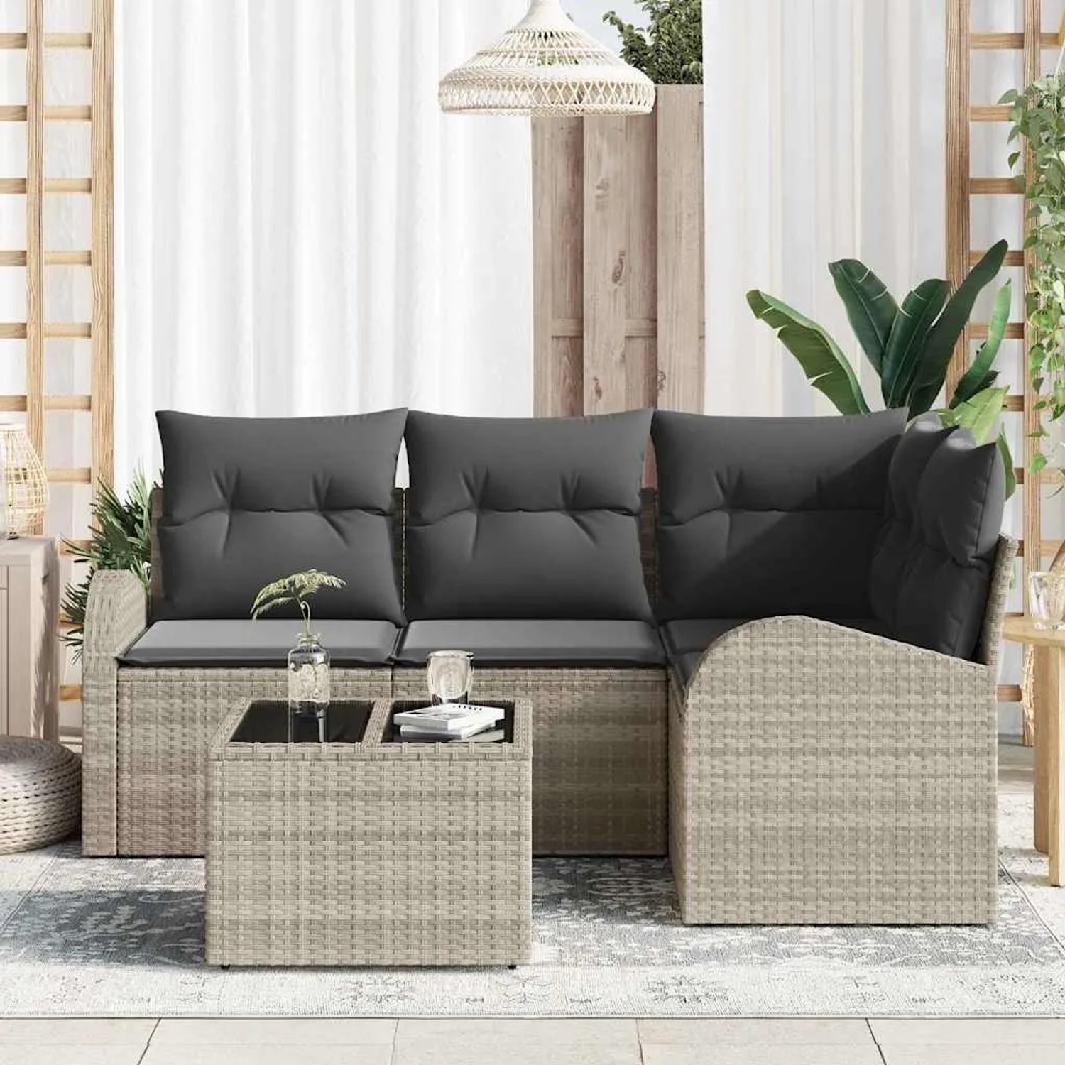 Hellgraues 5-teiliges Garten-Sofa-Set aus Poly Rattan mit Kissen und Tisch.