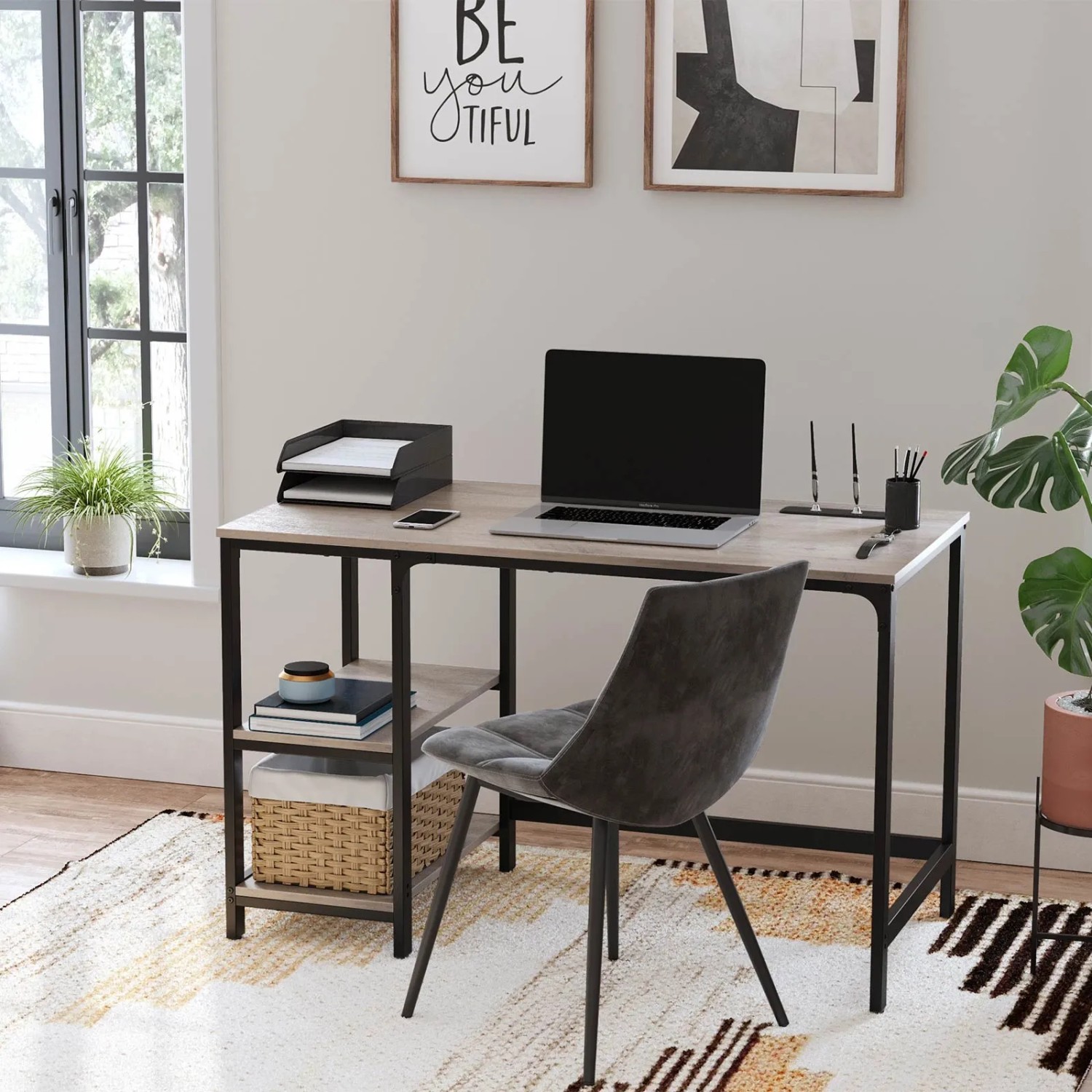Vasagle Computertisch mit 2 Ablagen, 120x60 cm, schwarz, im Homeoffice.